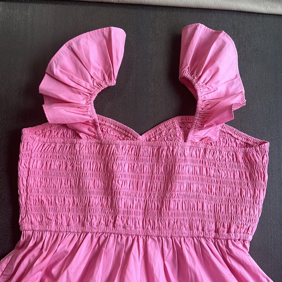 Abercrombie & Fitch - Picture 3 of 5